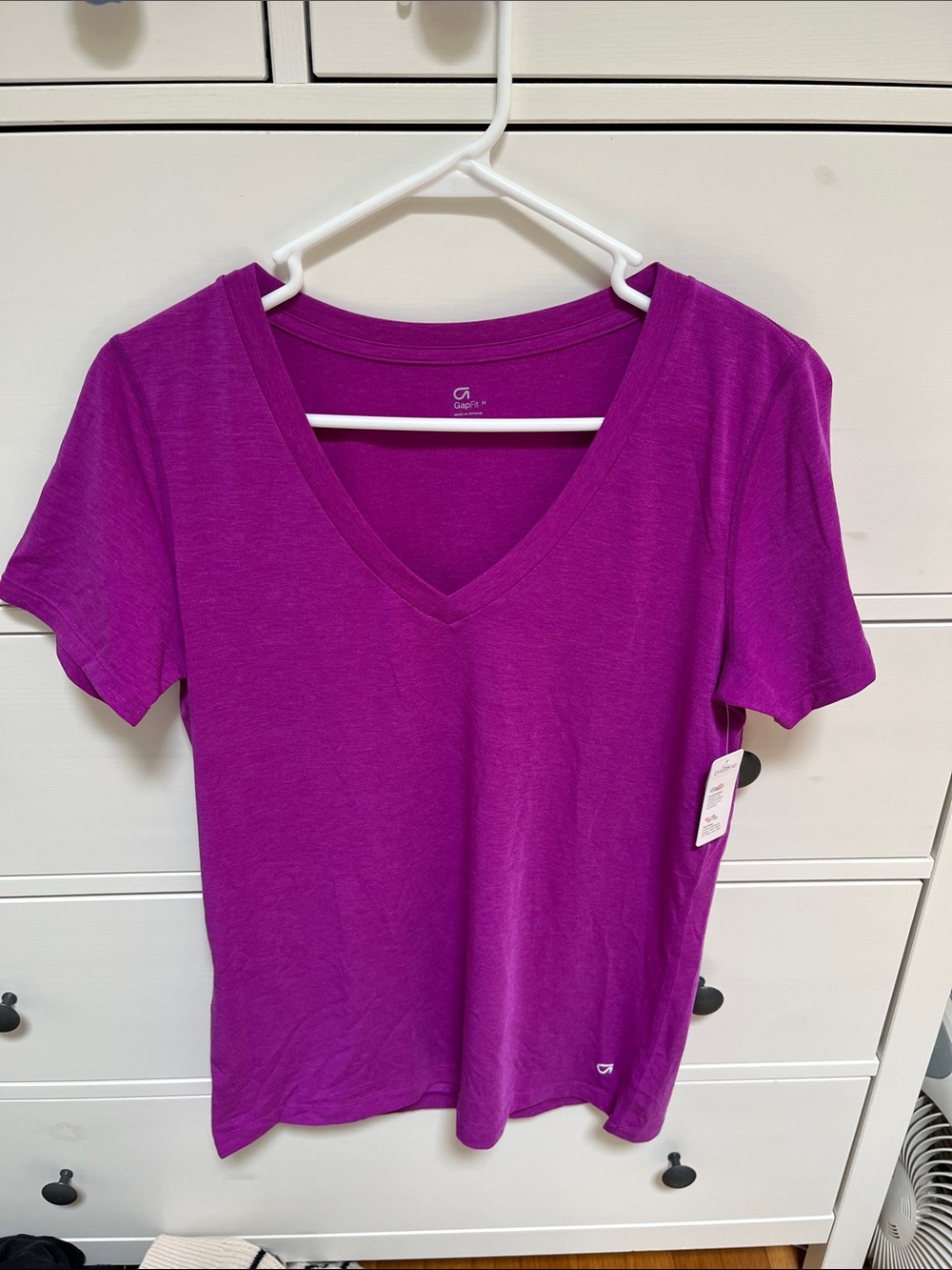 GAP Fit Women's V-Neck Tee in Magenta